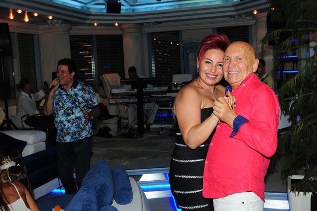 6 YAŞINDAKİ MÜZİSYENİN DOĞUM GÜNÜNE ÜNLÜ YAĞDI! 25