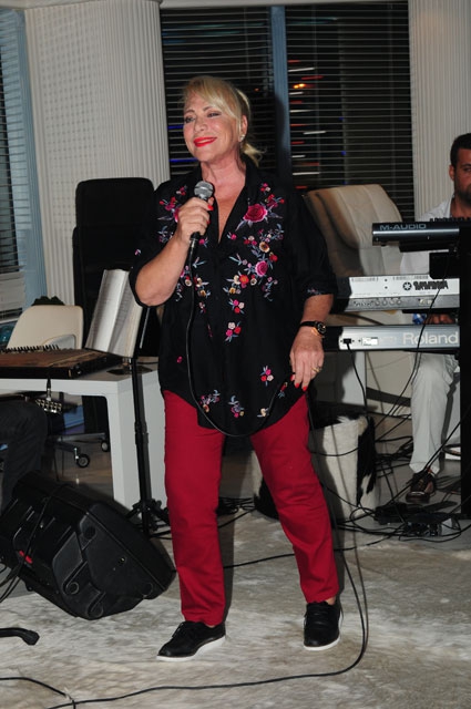 6 YAŞINDAKİ MÜZİSYENİN DOĞUM GÜNÜNE ÜNLÜ YAĞDI! 29