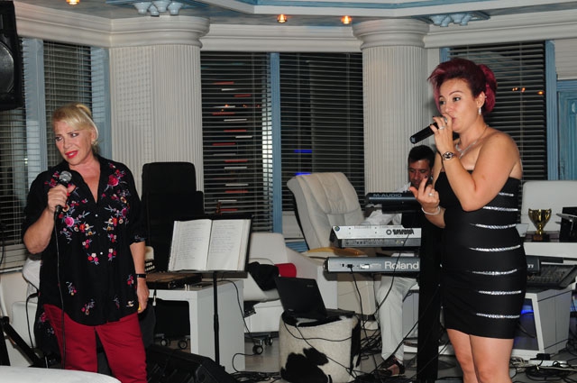 6 YAŞINDAKİ MÜZİSYENİN DOĞUM GÜNÜNE ÜNLÜ YAĞDI! 31