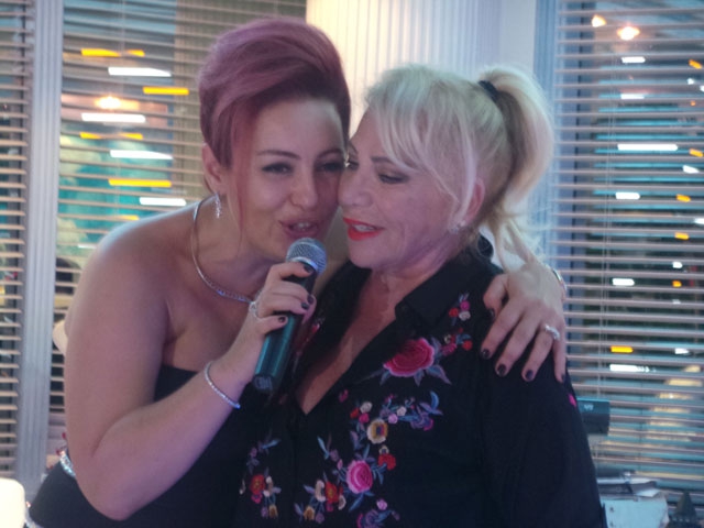 6 YAŞINDAKİ MÜZİSYENİN DOĞUM GÜNÜNE ÜNLÜ YAĞDI! 32