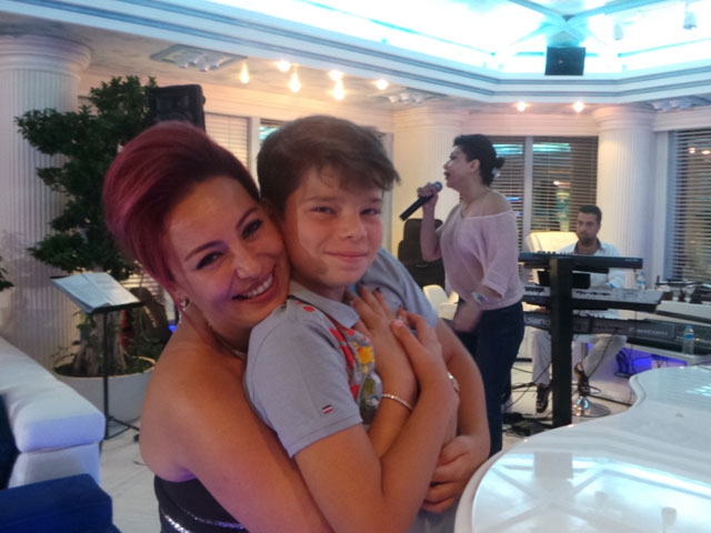 6 YAŞINDAKİ MÜZİSYENİN DOĞUM GÜNÜNE ÜNLÜ YAĞDI! 36