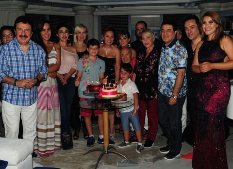 6 YAŞINDAKİ MÜZİSYENİN DOĞUM GÜNÜNE ÜNLÜ YAĞDI! 38