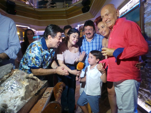 6 YAŞINDAKİ MÜZİSYENİN DOĞUM GÜNÜNE ÜNLÜ YAĞDI! 8