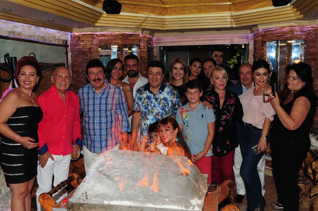 6 YAŞINDAKİ MÜZİSYENİN DOĞUM GÜNÜNE ÜNLÜ YAĞDI! 9