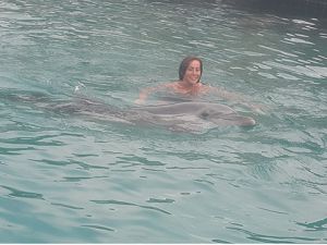 Asena... YUNUSLARLA DANS!..