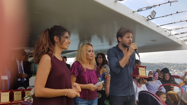 LÖSEMİLİ ÇOCUKLAR TEKNE TURUNDA SANATÇILARLA KUCAKLAŞTI 7