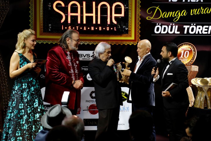 10.YILIMIZDA KURUMSAL ÖDÜLLERİMİZ! 14