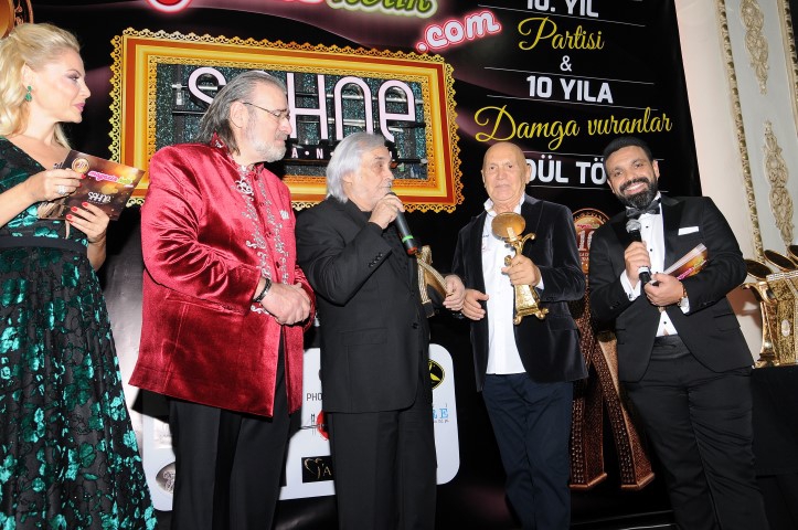 10.YILIMIZDA KURUMSAL ÖDÜLLERİMİZ! 15