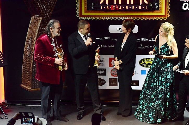 10.YILIMIZDA KURUMSAL ÖDÜLLERİMİZ! 18