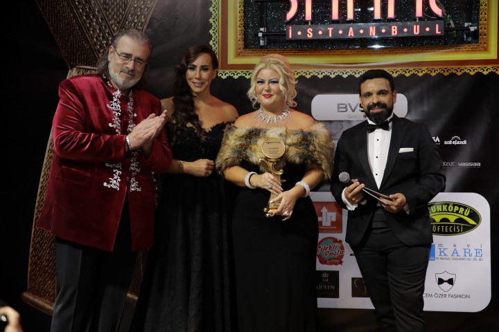 10.YILIMIZDA KURUMSAL ÖDÜLLERİMİZ! 21