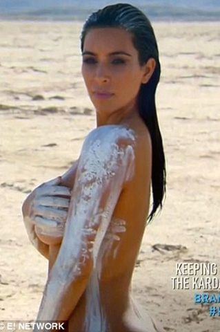 Kim Kardashian... ÇÖLDE ÇİRİLÇIPLAK! 7