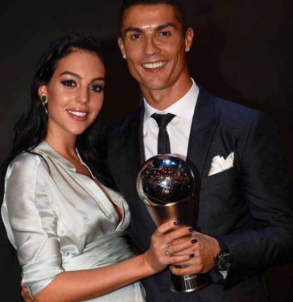 Cristiano Ronaldo... SEVGİLİSİ İLE ARASI BOZULDU... 12