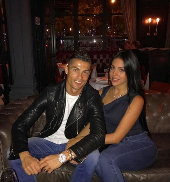 Cristiano Ronaldo... SEVGİLİSİ İLE ARASI BOZULDU... 15