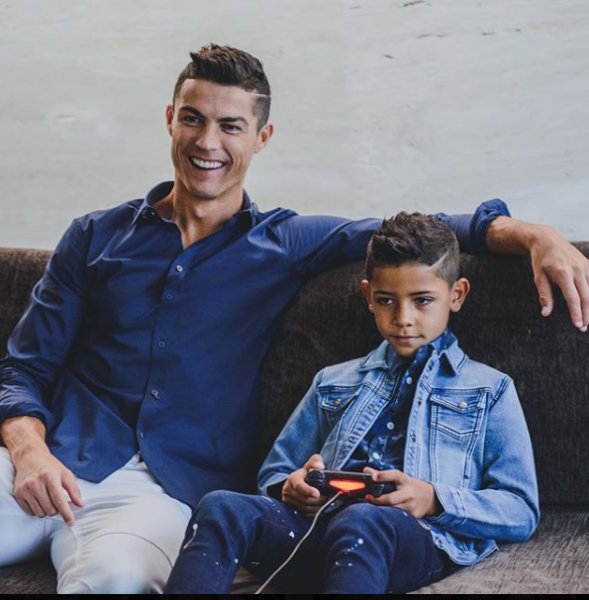 Cristiano Ronaldo... SEVGİLİSİ İLE ARASI BOZULDU... 17