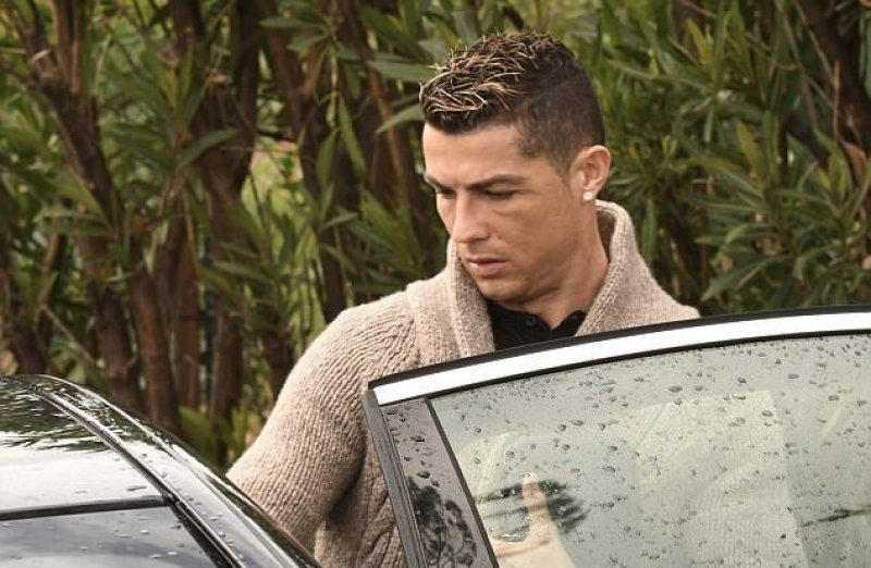 Cristiano Ronaldo... SEVGİLİSİ İLE ARASI BOZULDU... 5
