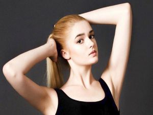 Güzelliğiyle göz kamaştırıyor! Alisa Manyonok...