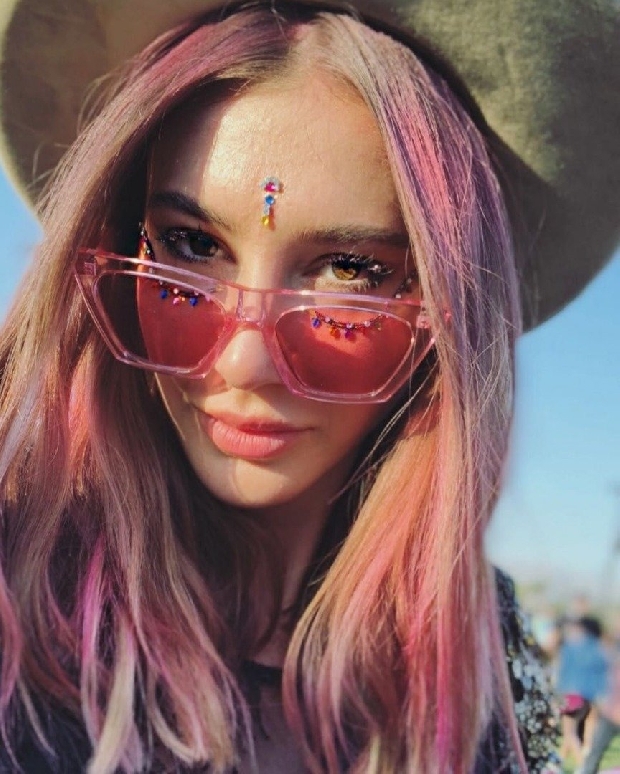 Hande Erçel... FESTİVALDE SINIRLARI ZORLADI!.. 18