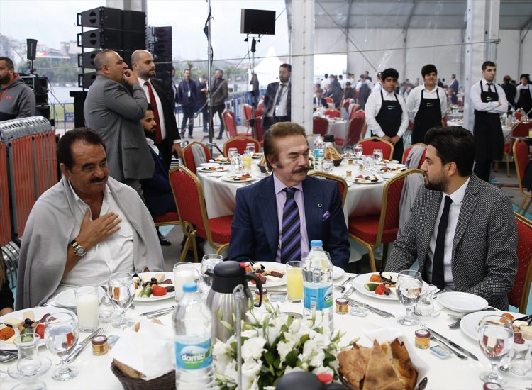GÖRKEMLİ FETİH ŞÖLENİNE ÜNLÜ AKINI