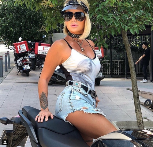 Berna Arıcı… 2018 YAZININ UZAK ARA İKON ŞAMPİYONU!... 46