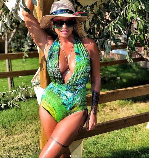 Berna Arıcı… 2018 YAZININ UZAK ARA İKON ŞAMPİYONU!... 59