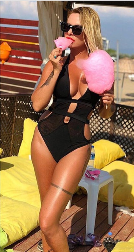 Berna Arıcı… 2018 YAZININ UZAK ARA İKON ŞAMPİYONU!... 78