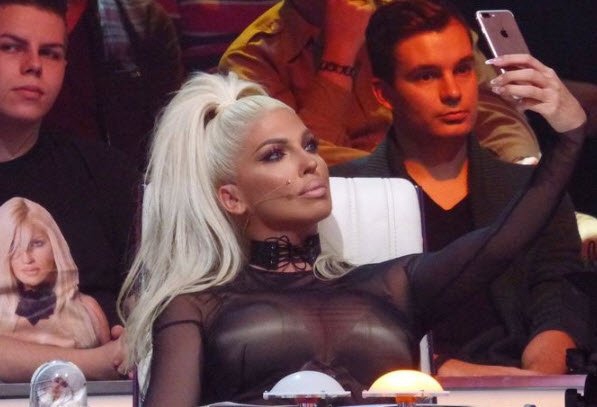 JELENA KARLEUSA RİNGE ÇIKTI... 10