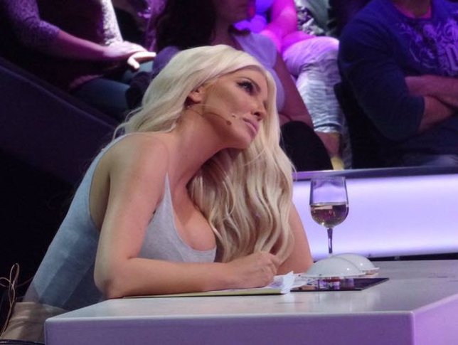 JELENA KARLEUSA RİNGE ÇIKTI...