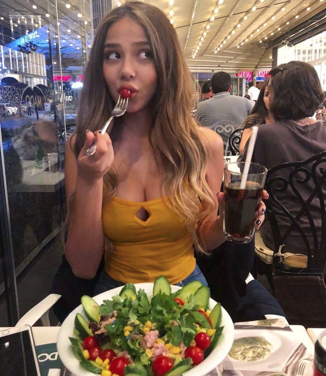 İnternet fenomeni Merve Taşkın... "LORIS KARIUS'LA BULUŞUP TANIŞTIK"!.. 8