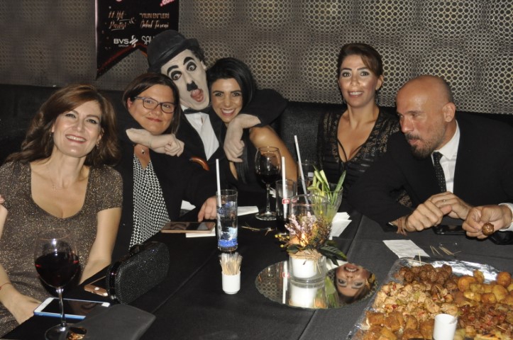 Magazinkolik 11. Yıl... ÖDÜL TÖRENİ ÖNCESİ KOKTEYL... 32