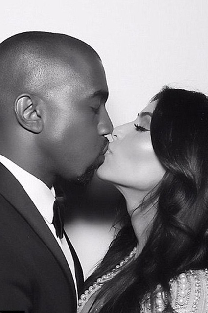 Kim Kardashian... EVLİLİK YILDÖNÜMÜNDE ÖZEL RESİMLER! 7