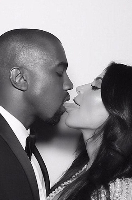 Kim Kardashian... EVLİLİK YILDÖNÜMÜNDE ÖZEL RESİMLER! 8