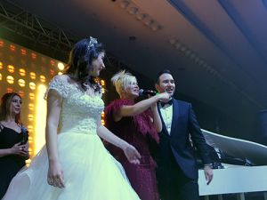 Ömür Gedik... KIZINI EVLENDİRDİ!