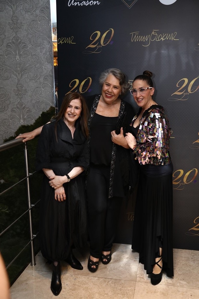 Tümay Özokur... MESLEKTE 20. YILINI KUTLADI!.. 19