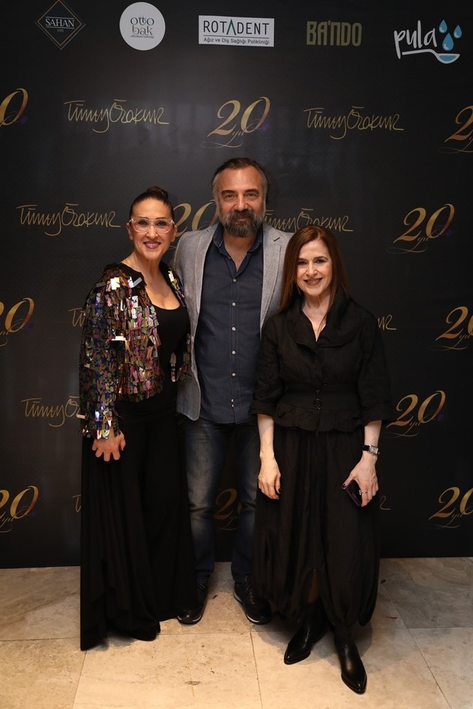 Tümay Özokur... MESLEKTE 20. YILINI KUTLADI!.. 20