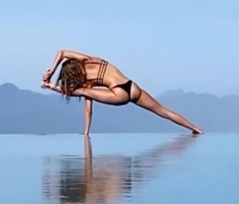 Eliz Sakuçoğlu...BİKİNİYLE SPOR YAPTI! 7