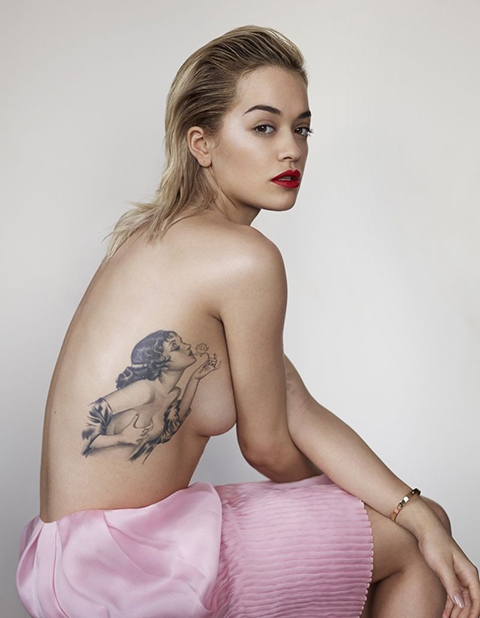 Rita Ora...O, BUNU HEP YAPIYOR!