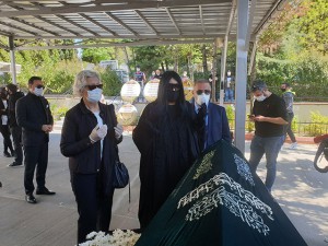 Bülent Ersoy...ANNESİNİ SON YOLCULUĞUNA UĞURLADI!