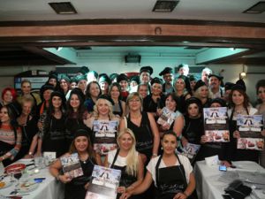 Özlem Mekik... 'YEMEK SEVGİYLE YAPILIR'