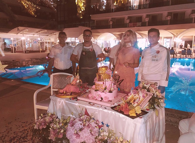 YERLİ PARİS HİLTON'UN MUHTEŞEM YAŞGÜNÜ! 10