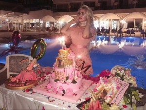 YERLİ PARİS HİLTON'UN MUHTEŞEM YAŞGÜNÜ!