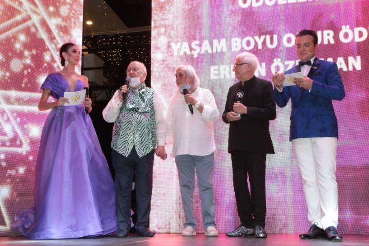 Altın Zirve ve Kariyer Ödülleri ... PANDEMİ SONRASI İLK ÖDÜL TÖRENİ 10