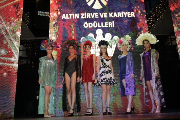 Altın Zirve ve Kariyer Ödülleri ... PANDEMİ SONRASI İLK ÖDÜL TÖRENİ 22