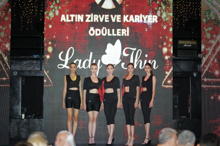 Altın Zirve ve Kariyer Ödülleri ... PANDEMİ SONRASI İLK ÖDÜL TÖRENİ 23