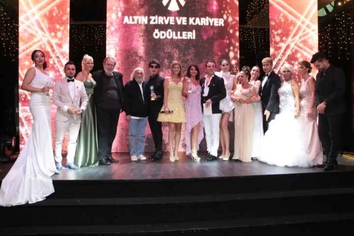 Altın Zirve ve Kariyer Ödülleri ... PANDEMİ SONRASI İLK ÖDÜL TÖRENİ