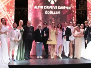 Altın Zirve ve Kariyer Ödülleri ... PANDEMİ SONRASI İLK ÖDÜL TÖRENİ