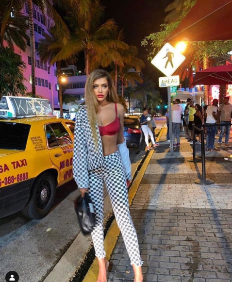 Yağmur Taktaş… DÜNYACA ÜNLÜ RAPÇININ TAKIP ETTIĞI TEK TÜRK! 13