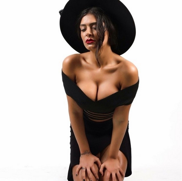 Yağmur Taktaş… DÜNYACA ÜNLÜ RAPÇININ TAKIP ETTIĞI TEK TÜRK! 16