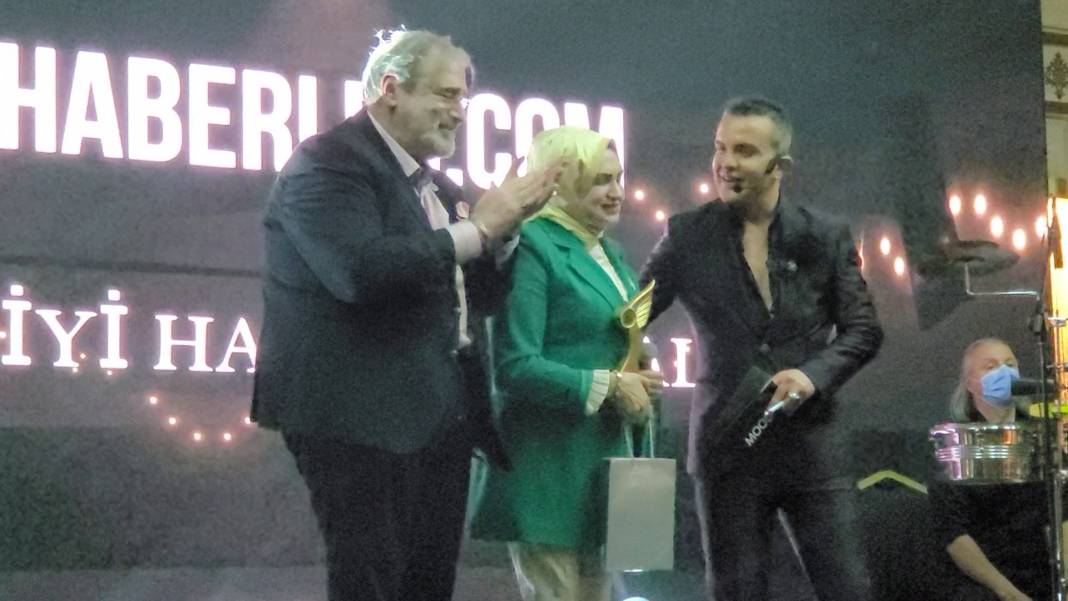 Mood Dergisi… ÖDÜL GECESİNE ÜNLÜ YAĞMURU 13