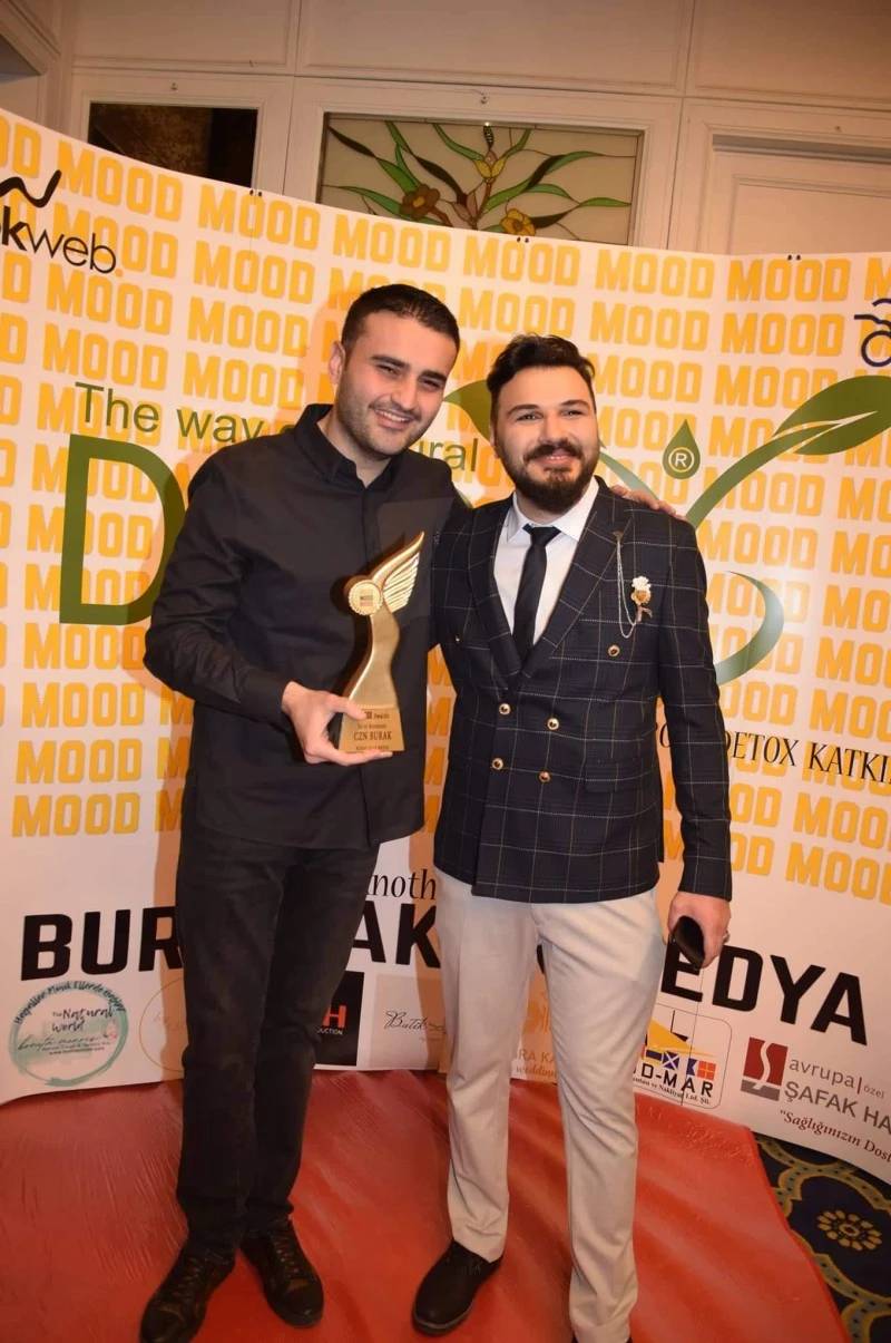 Mood Dergisi… ÖDÜL GECESİNE ÜNLÜ YAĞMURU