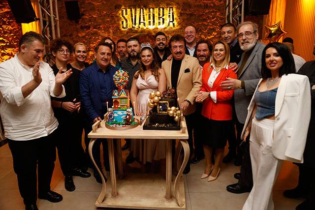 ÜNLÜLERİ BULUŞTURAN SAZLI SÖZLÜ DOĞUM GÜNÜ! 11